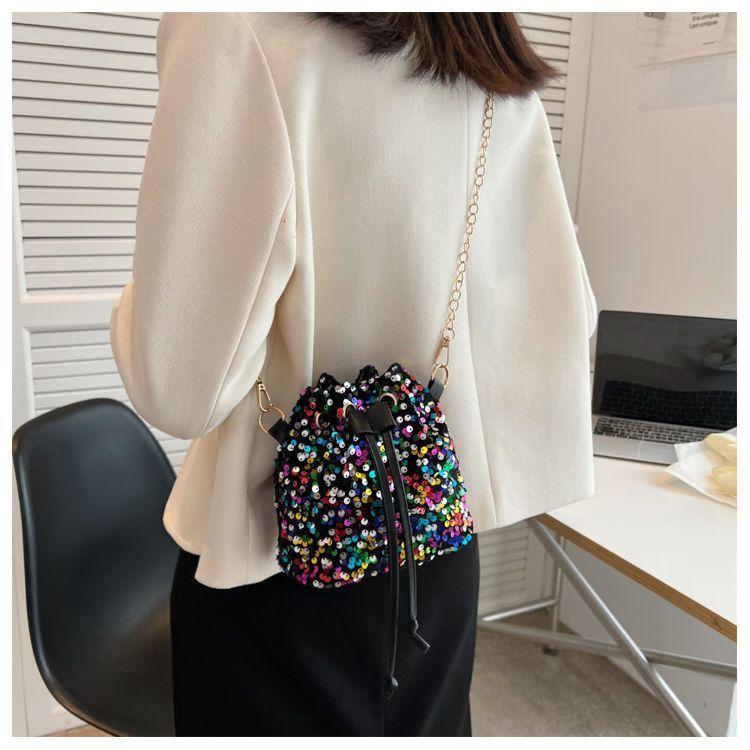 Personalized sequin bucket bag shoulder bag for women 2024 new ins net red versatile sequin bucket bag chain strip bungee bag one shoulder cross body bag