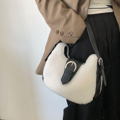 Plush bag Women's fur bag Crossbody bag Contrast cross body shoulder bag 2024 new autumn and winter trend armpit bag High quality senior sense shoulder bag