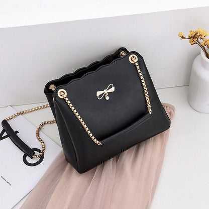 Women's Bag 2024 New Fashionable Korean Style Versatile Ins Fashionable Women's Bag Autumn and Winter Chains Small Bag Shoulder Messenger Bag