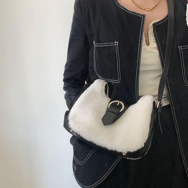 Plush bag Women's fur bag Crossbody bag Contrast cross body shoulder bag 2024 new autumn and winter trend armpit bag High quality senior sense shoulder bag