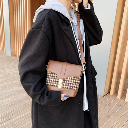 Small bucket bag fashion women's shoulder bag 2024 new all-match autumn and winter one-shoulder messenger bag high-end retro fashion plaid bucket bag