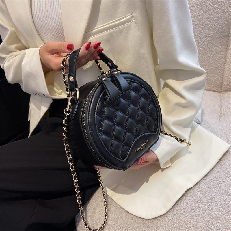 Popular bag women's 2024 new fashion fashion spring and summer handbag messenger bag versatile high-grade texture bag Lingge women's bag temperament women's chain bag black women's diagonal bag