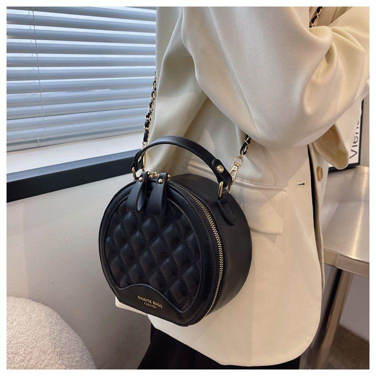 Popular bag women's 2024 new fashion fashion spring and summer handbag messenger bag versatile high-grade texture bag Lingge women's bag temperament women's chain bag black women's diagonal bag