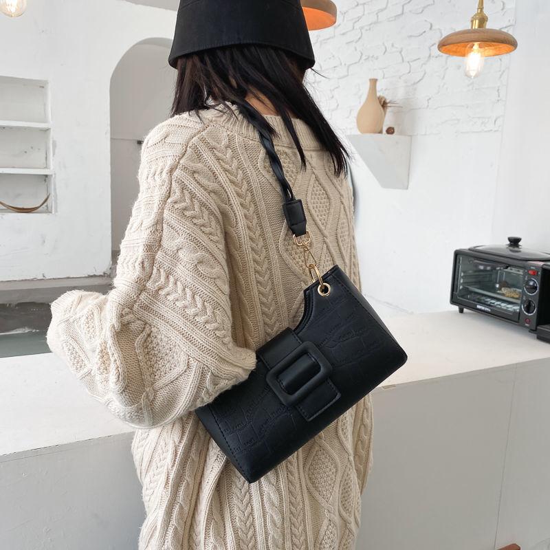 High-quality PU underarm bag simple texture small bag women's 2024 new fashion and popular portable messenger bag all-match shoulder underarm bag