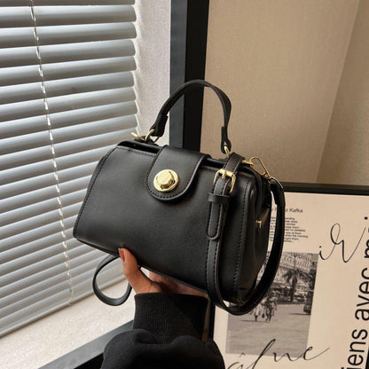 Design Elegant Commuter Bag Women's 2024 Summer New Fashion Versatile Contrast Color Handbag Advanced Sense Shoulder Bag Simple Daily Casual Crossbody Bag Intellectual Temperament Women's Bag