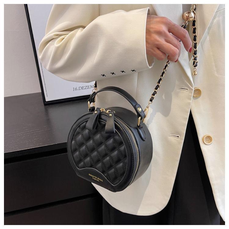 Popular bag women's 2024 new fashion fashion spring and summer handbag messenger bag versatile high-grade texture bag Lingge women's bag temperament women's chain bag black women's diagonal bag