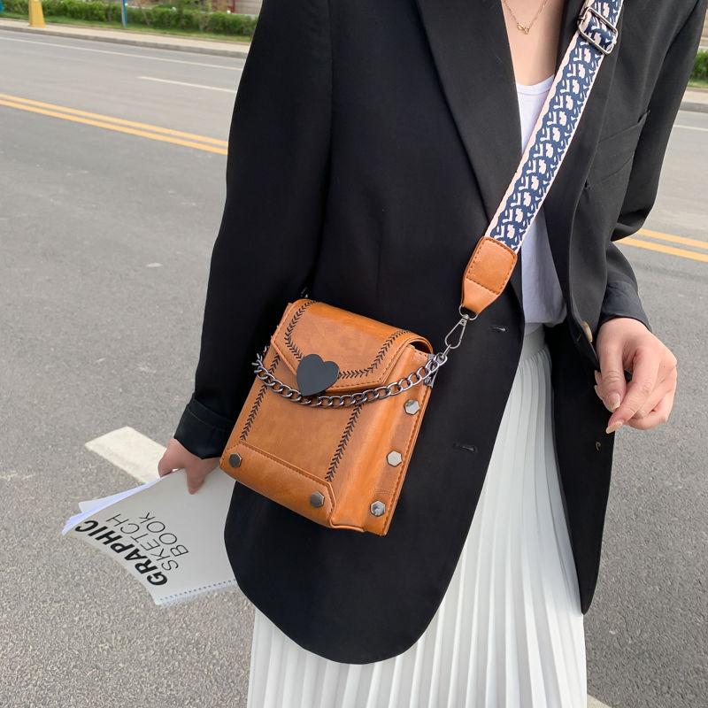 Spring and Summer New Arrival Small Bag for Women 2024 New Popular Internet Celebrity Textured One-Shoulder Bag Fashion Retro Wide Strap Crossbody Bag