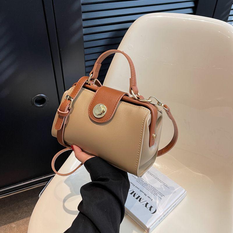 Design Elegant Commuter Bag Women's 2024 Summer New Fashion Versatile Contrast Color Handbag Advanced Sense Shoulder Bag Simple Daily Casual Crossbody Bag Intellectual Temperament Women's Bag