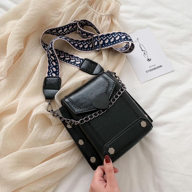 Spring and Summer New Arrival Small Bag for Women 2024 New Popular Internet Celebrity Textured One-Shoulder Bag Fashion Retro Wide Strap Crossbody Bag