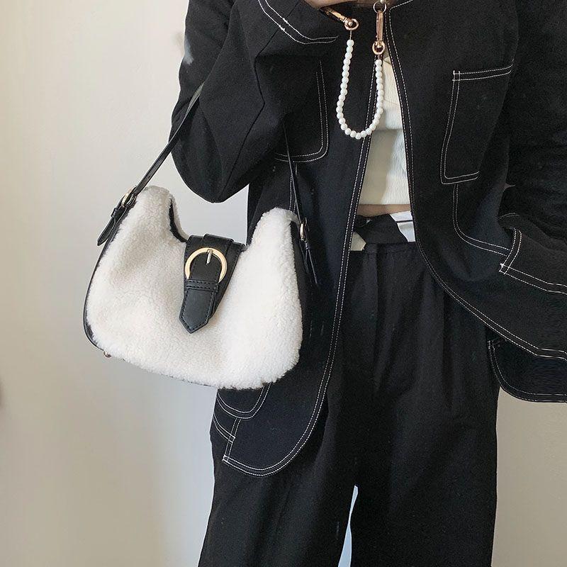 Plush bag Women's fur bag Crossbody bag Contrast cross body shoulder bag 2024 new autumn and winter trend armpit bag High quality senior sense shoulder bag