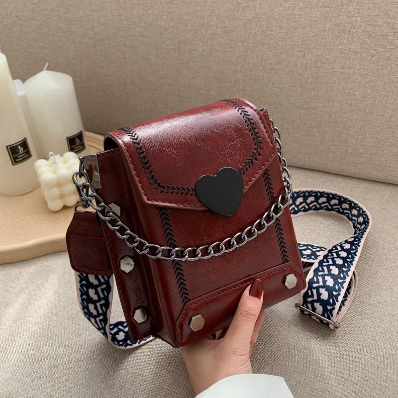 Spring and Summer New Arrival Small Bag for Women 2024 New Popular Internet Celebrity Textured One-Shoulder Bag Fashion Retro Wide Strap Crossbody Bag