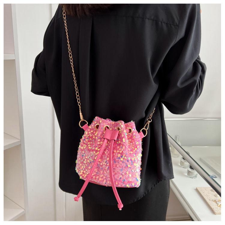 Personalized sequin bucket bag shoulder bag for women 2024 new ins net red versatile sequin bucket bag chain strip bungee bag one shoulder cross body bag