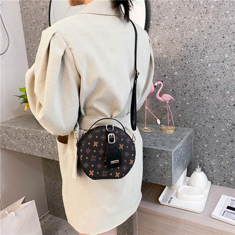 Small round Biscuit Women's Bag 2024 New Fashion Shoulder Crossbody All-Matching High-Grade Niche Retro Classic Bag