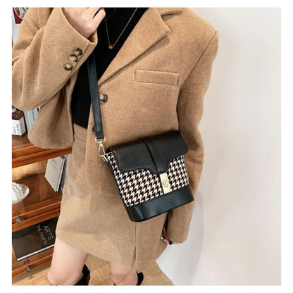 Small bucket bag fashion women's shoulder bag 2024 new all-match autumn and winter one-shoulder messenger bag high-end retro fashion plaid bucket bag