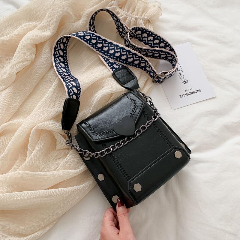 Spring and Summer New Arrival Small Bag for Women 2024 New Popular Internet Celebrity Textured One-Shoulder Bag Fashion Retro Wide Strap Crossbody Bag