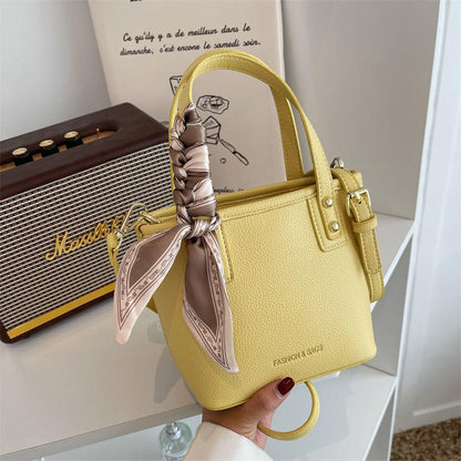 Handbag Women's 2024 New Advanced Crossbody Bag Popular Handheld Bucket Bag High Quality Women's Bag Temperament Women's Crossover Bag Simple Women's Bag