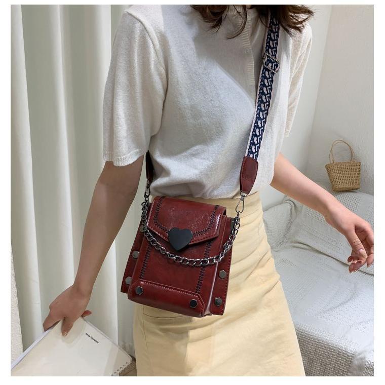 Spring and Summer New Arrival Small Bag for Women 2024 New Popular Internet Celebrity Textured One-Shoulder Bag Fashion Retro Wide Strap Crossbody Bag