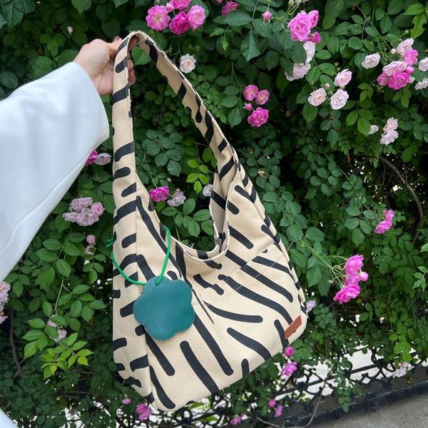 Summer large-capacity canvas shoulder bag women's 2024 new fashion simple zebra pattern casual canvas women's bag all-match single-shoulder tote bag women