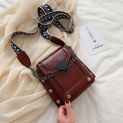 Spring and Summer New Arrival Small Bag for Women 2024 New Popular Internet Celebrity Textured One-Shoulder Bag Fashion Retro Wide Strap Crossbody Bag