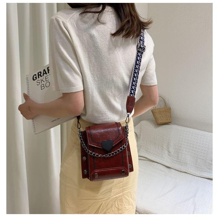 Spring and Summer New Arrival Small Bag for Women 2024 New Popular Internet Celebrity Textured One-Shoulder Bag Fashion Retro Wide Strap Crossbody Bag