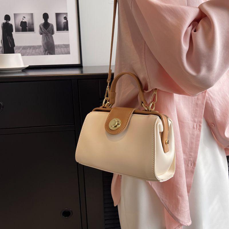 Design Elegant Commuter Bag Women's 2024 Summer New Fashion Versatile Contrast Color Handbag Advanced Sense Shoulder Bag Simple Daily Casual Crossbody Bag Intellectual Temperament Women's Bag