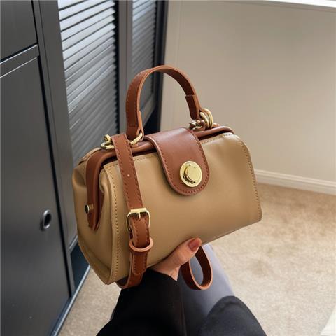 Design Elegant Commuter Bag Women's 2024 Summer New Fashion Versatile Contrast Color Handbag Advanced Sense Shoulder Bag Simple Daily Casual Crossbody Bag Intellectual Temperament Women's Bag